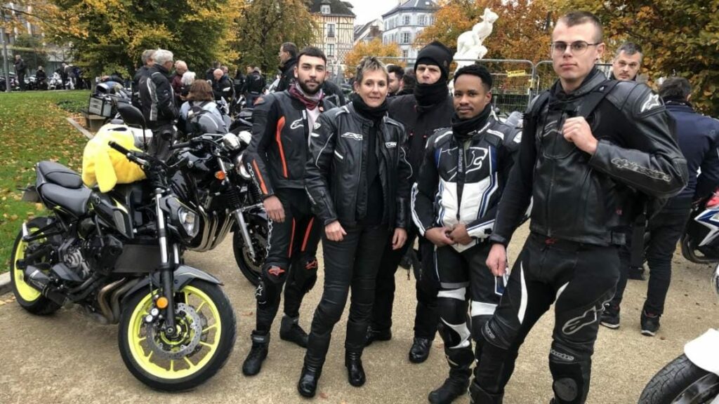 Les meilleurs forums et groupes pour les passionnés de motos 125cm3