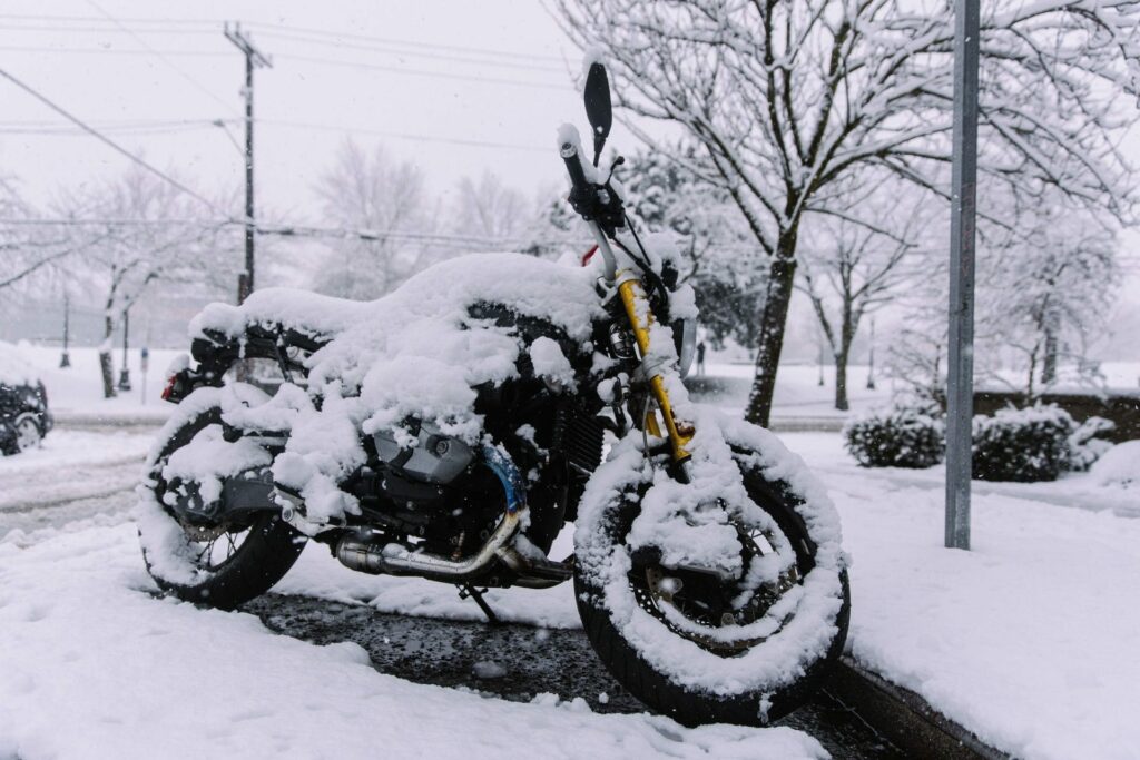 Rouler en hiver avec sa moto : nos conseils