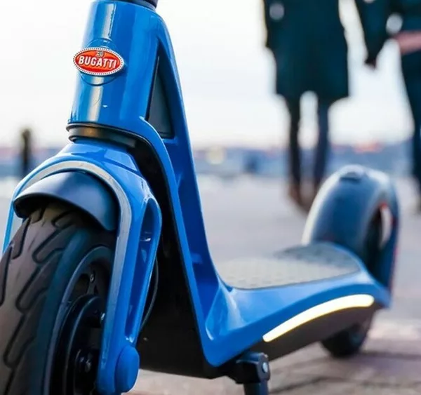 Bugatti se lance dans la mobilité urbaine avec sa première trottinette électrique