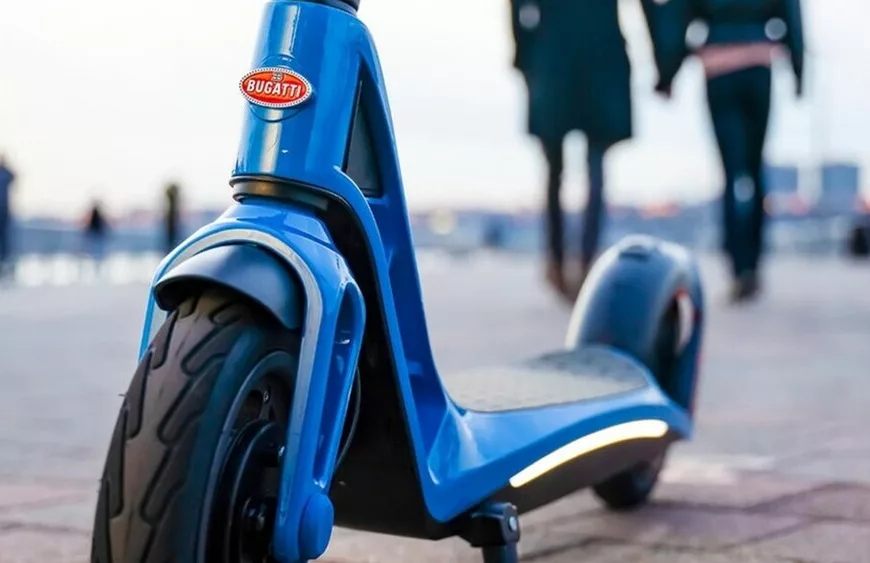 Bugatti se lance dans la mobilité urbaine avec sa première trottinette électrique